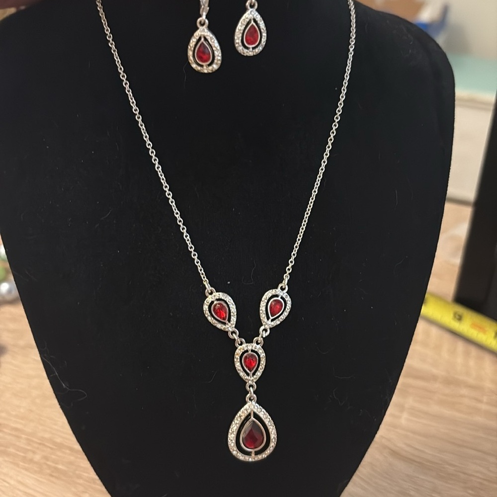 SHA Necklace and earring set in Silvertone